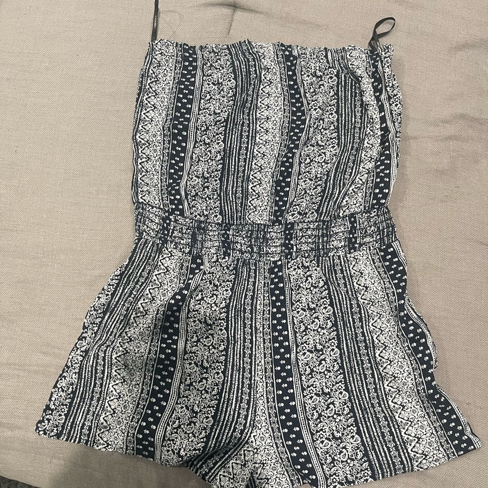 Forever 21 strapless pattern romper